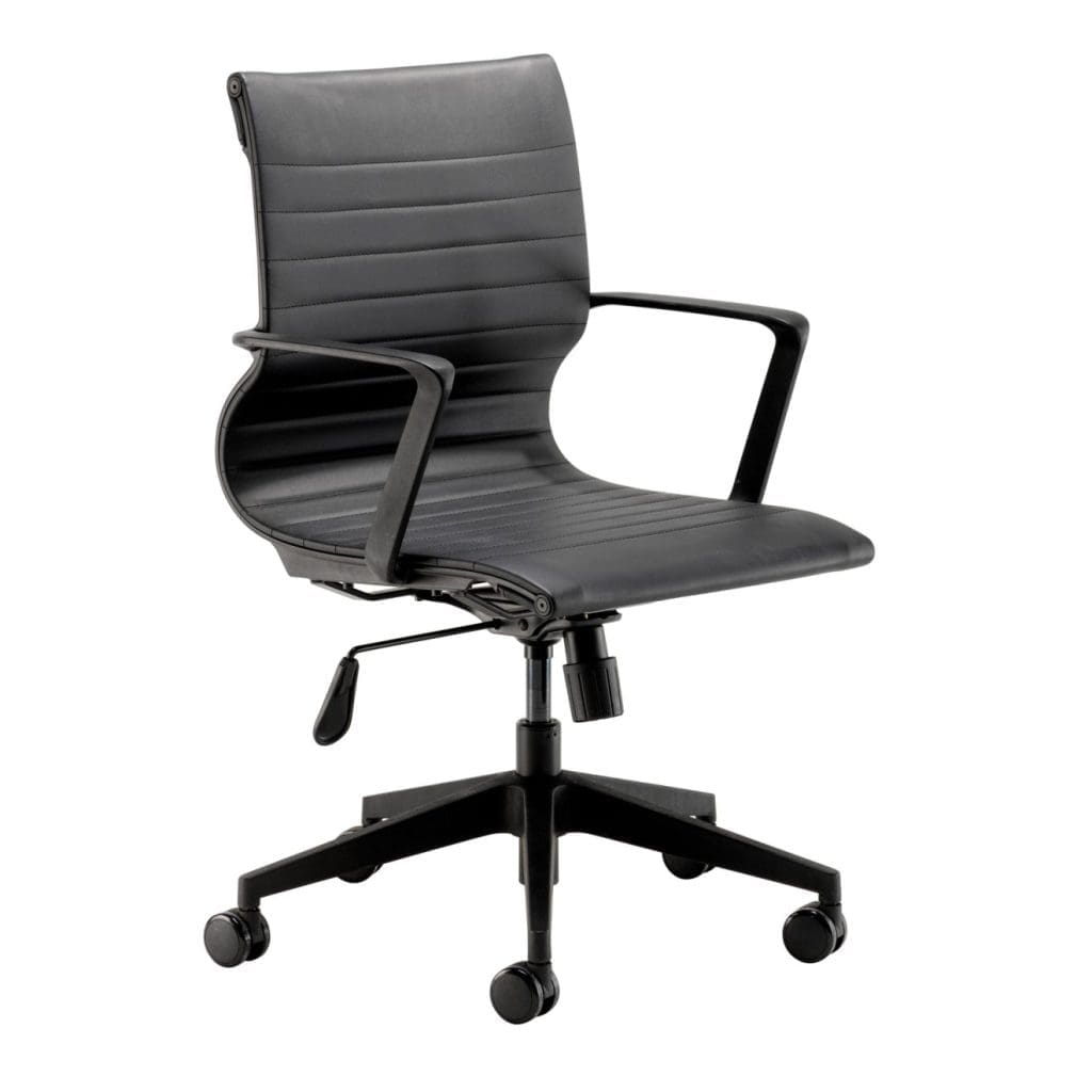 Executive chair in black PU with tilt control and fixed arms