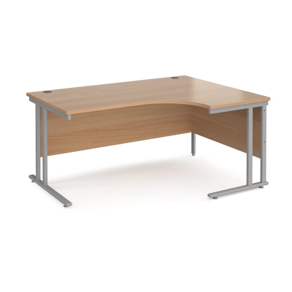1400mm right-hand ergonomic Maestro 25 desk with cantilever frame in oak finish