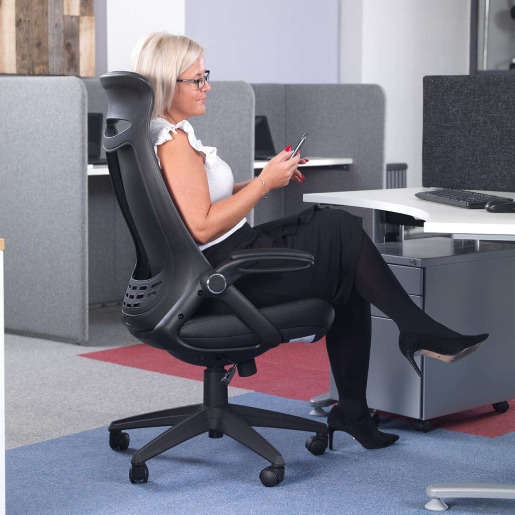 Tuscan mesh high back chair with head support - Image 4